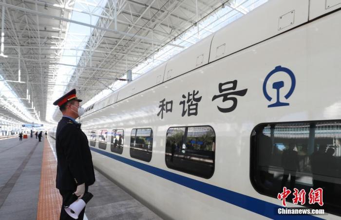10月11日，D6723次列车从北京北站发车，开往张家口。<a target='_blank' href='http://www.chinanews.com/'>中新社</a>记者 贾天勇 摄